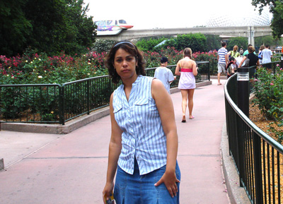 Julio de 2007. ¿Ves donde tengo la mano izquierda? Era mi estrategia infaltable en cada foto, para tratar de disimular las revolveras